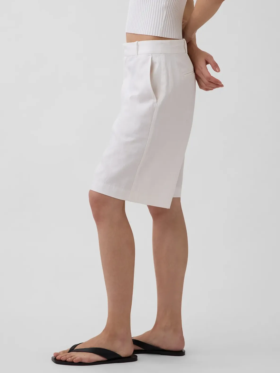 9" Low Rise Linen-Blend Trouser Shorts