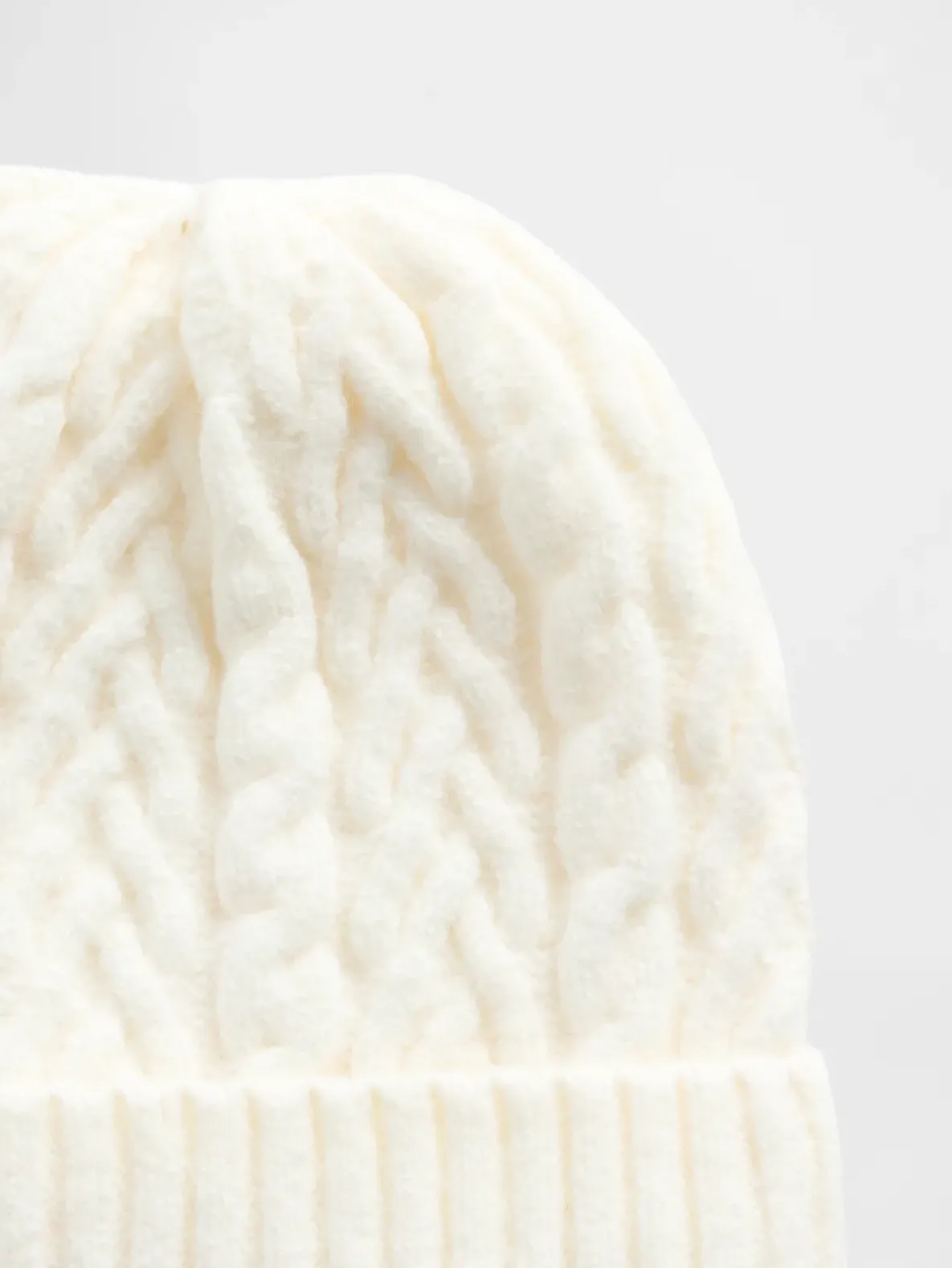 CashSoft Cable-Knit Beanie