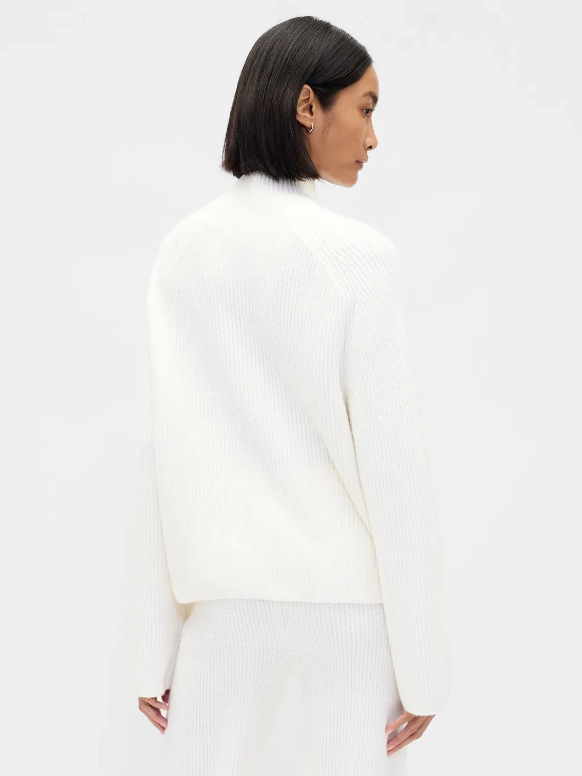 CashSoft Shaker-Stitch Turtleneck Sweater