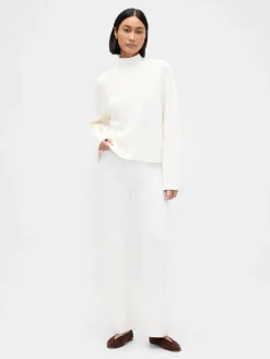 CashSoft Shaker-Stitch Turtleneck Sweater