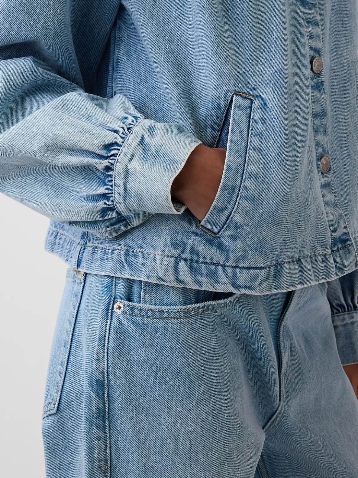 Denim Balloon-Sleeve Crop Swing Jacket