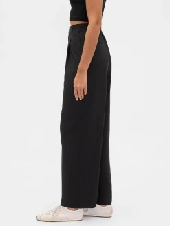 GapFit High Rise Runaround Relaxed Trouser
