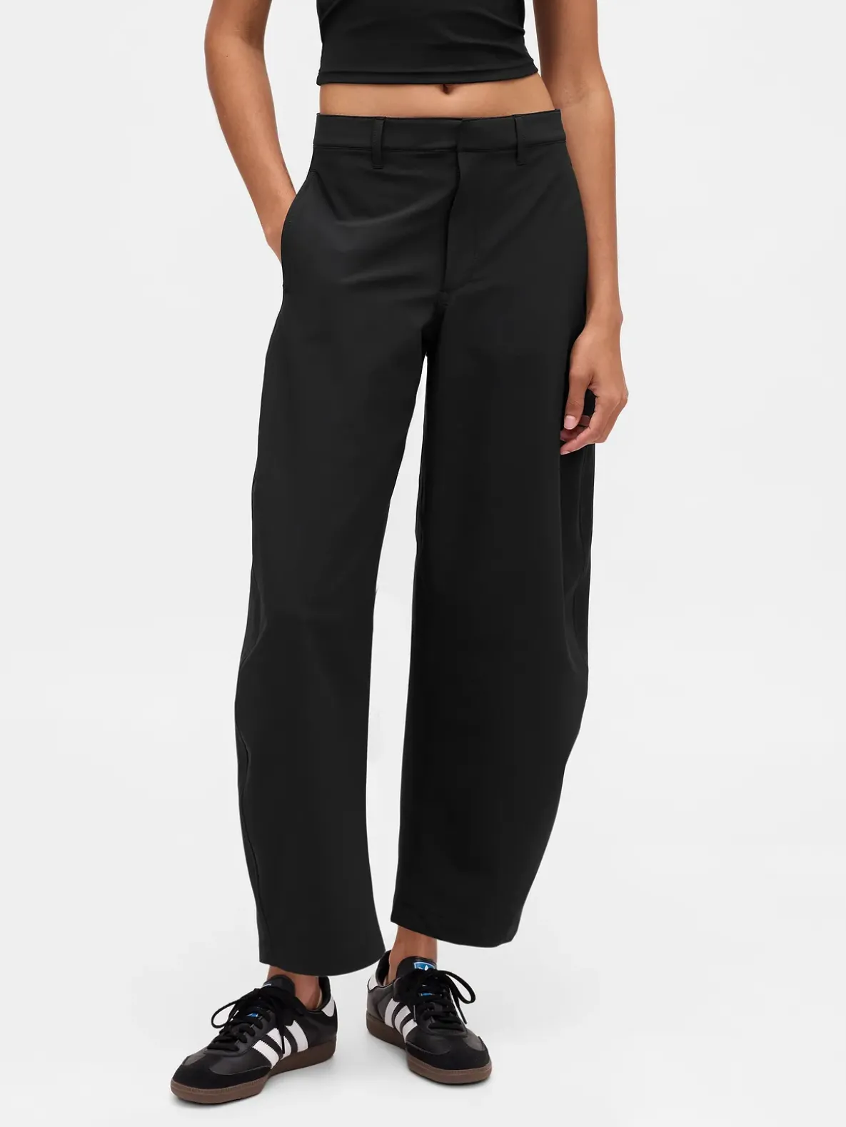 GapFit Mid Rise Lined Runaround Barrel Pants