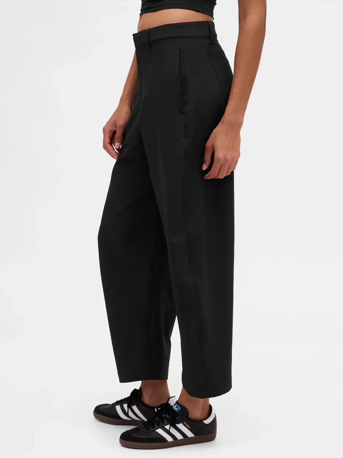 GapFit Mid Rise Lined Runaround Barrel Pants