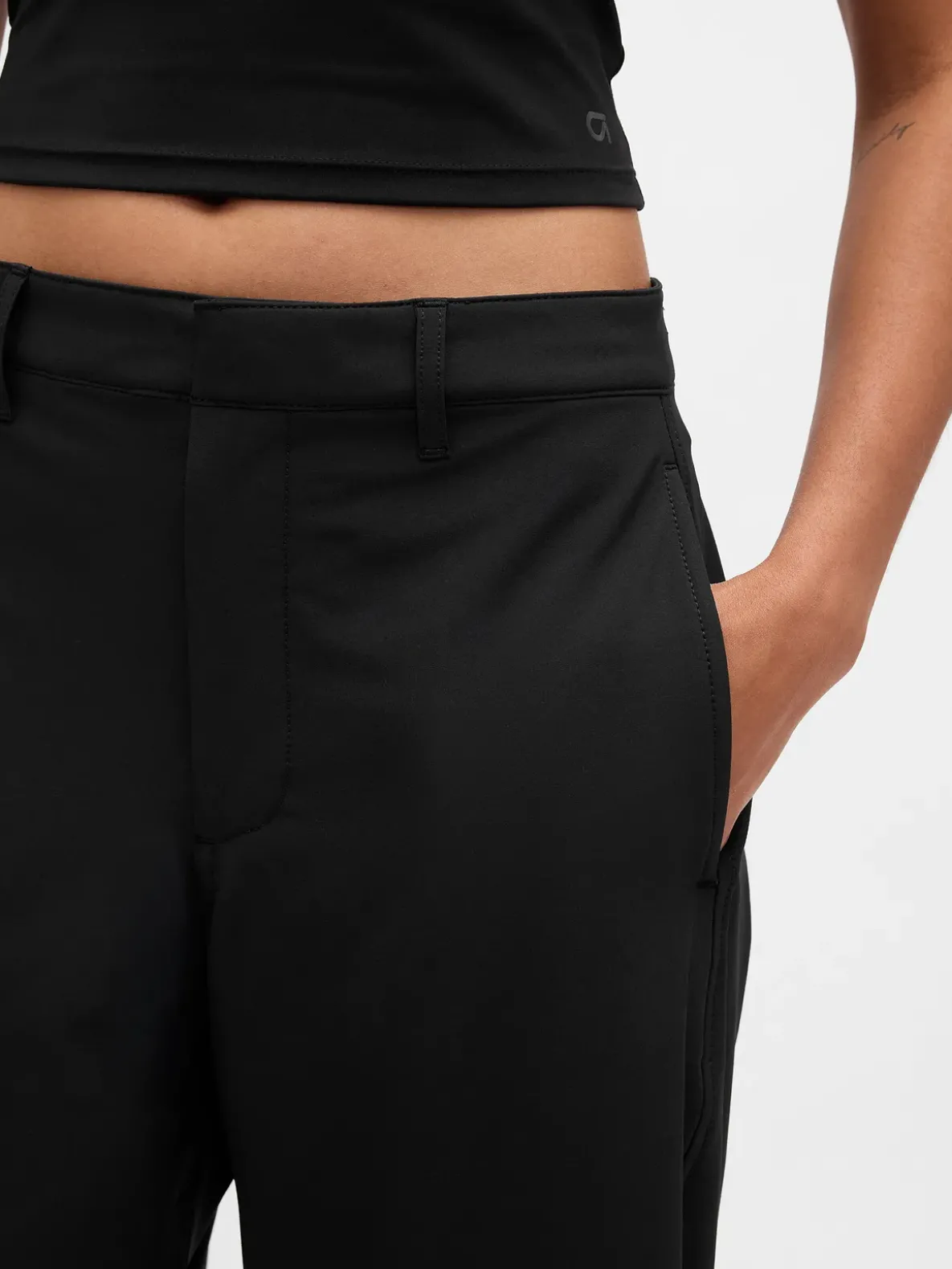 GapFit Mid Rise Lined Runaround Barrel Pants