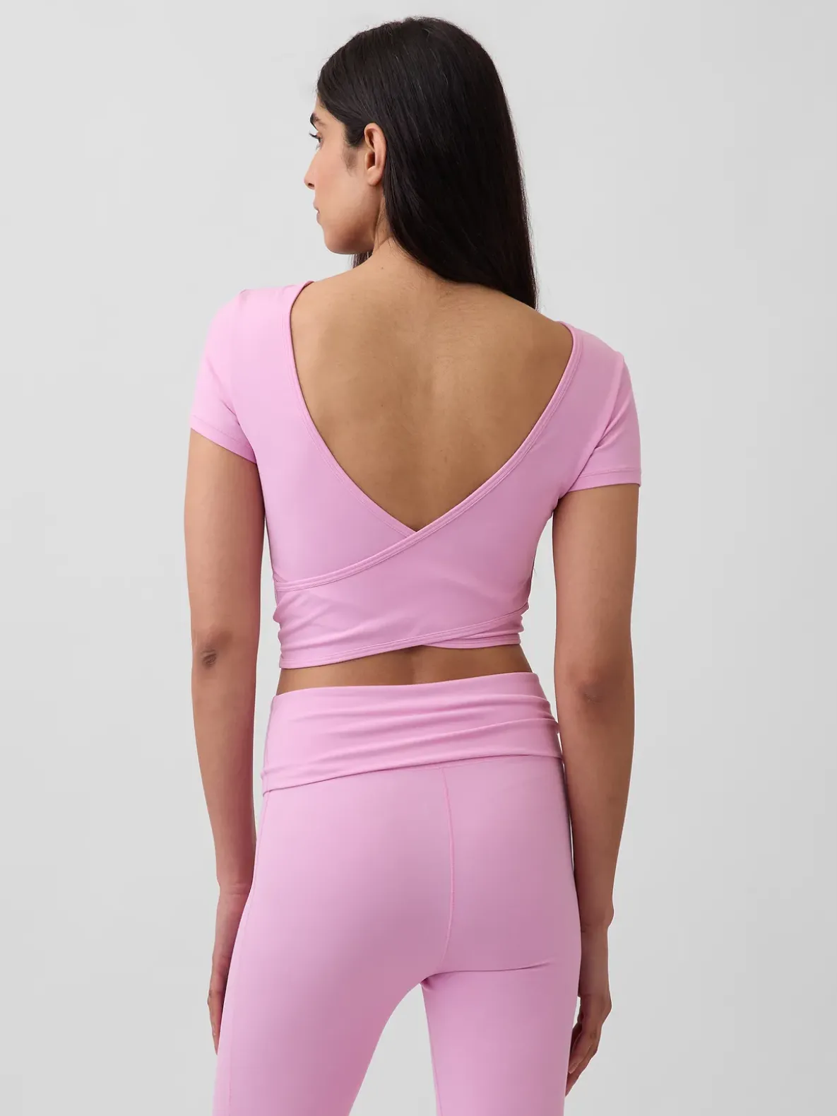 GapFit Smooth Reversible Wrap Crop Top