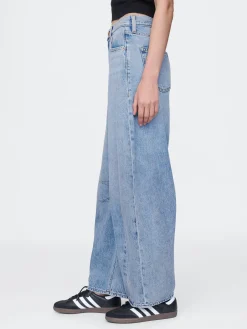 High Rise UltraSoft Horseshoe Jeans