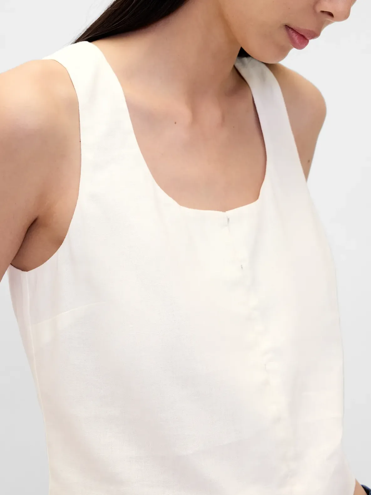 Linen-Blend Hook-Front Crop Shell Top