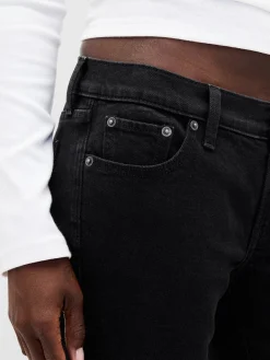 Low Rise '90s Slim Straight Jeans