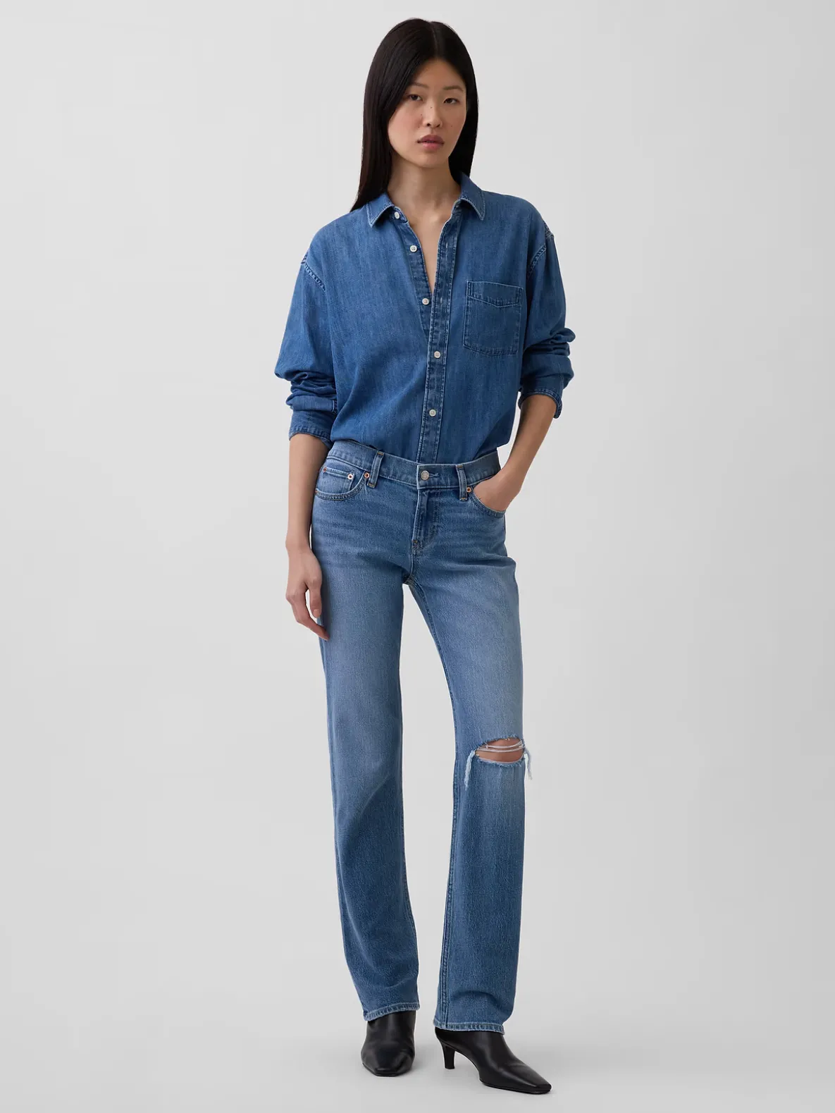 Low Rise '90s Slim Straight Jeans