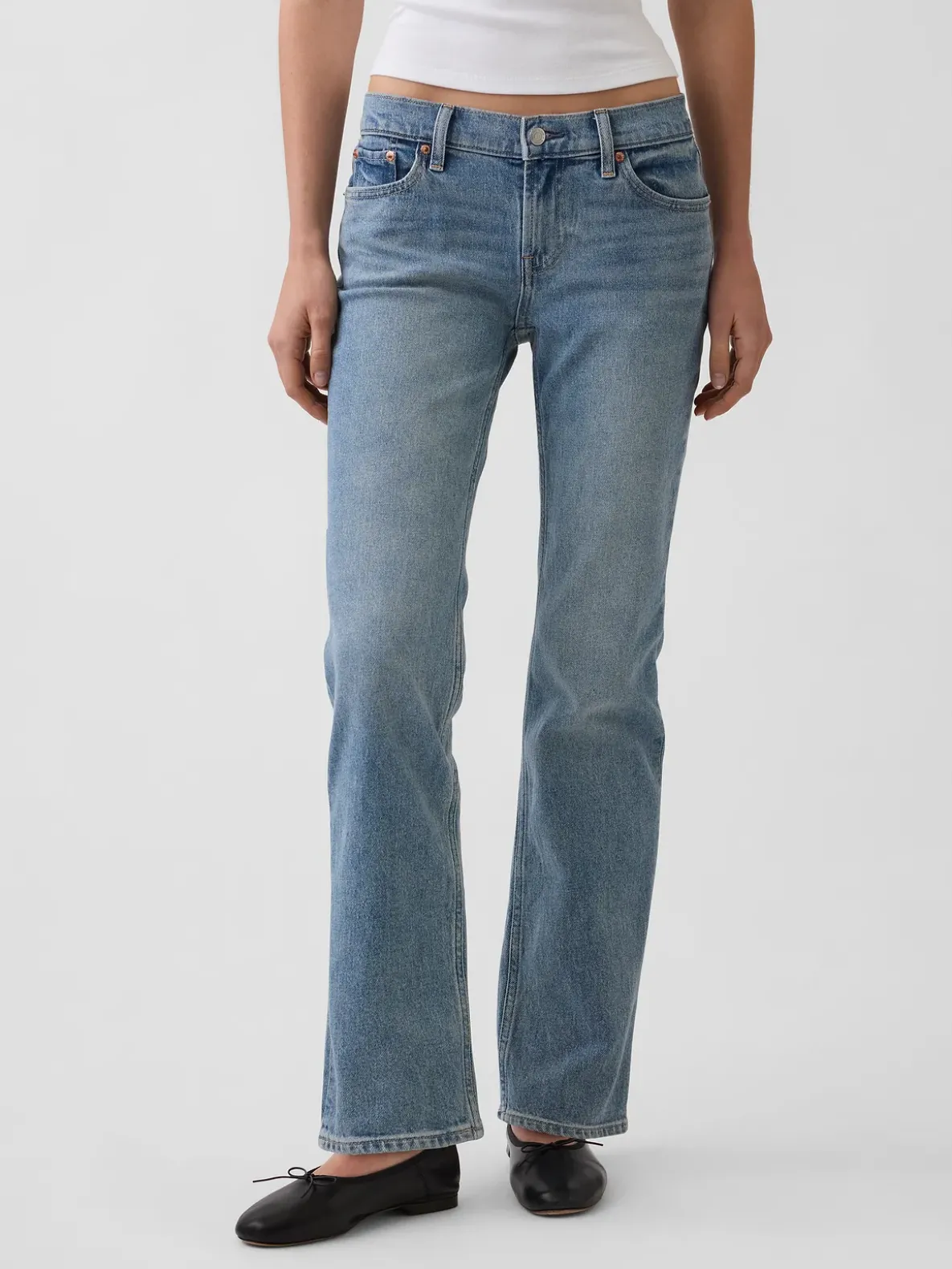 Low Rise '90s Slim Straight Jeans
