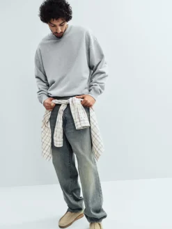 Relaxed Straight Jeans